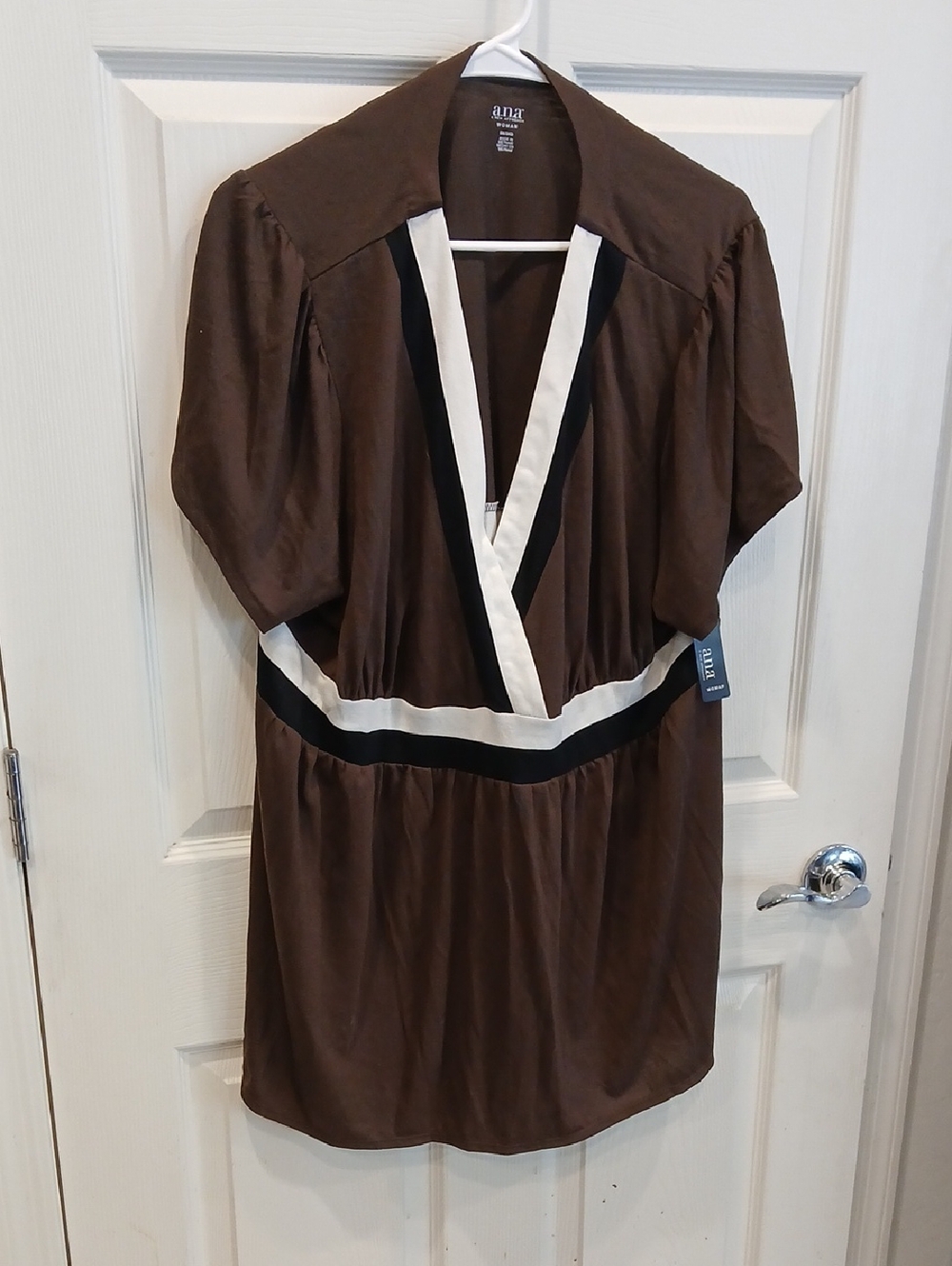 a.n.a Brown Short Sleeve V-Neck Blouse with White & Black Trim